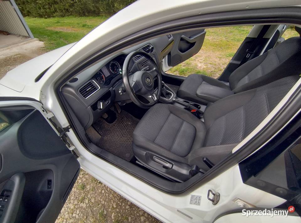 Volkswagen Jetta 16 TDI 173 nieuszkodzony Wyręby