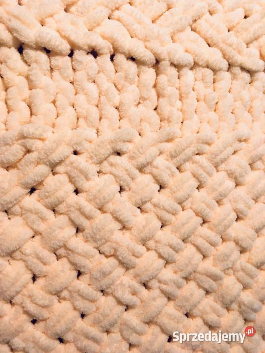 Poduszka z włóczki ze srebrną nitka Annopol sprzedam