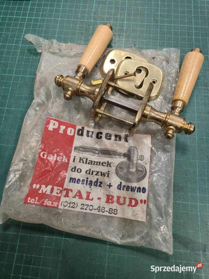 Klamka mosiądz drewno
