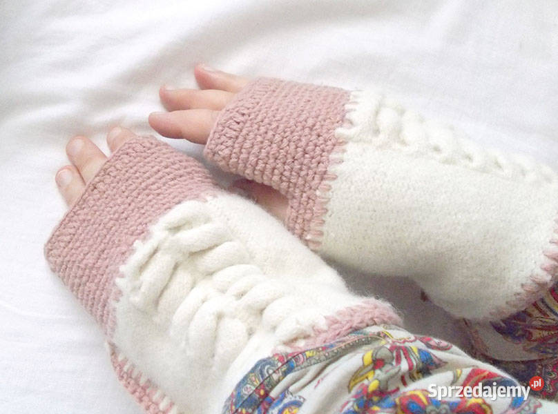 pudrowo kremowe mitenki wełniane mitenki ciepłe małopolskie Kraków