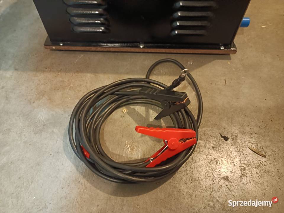 Prostownik z rozruchem 12V24V