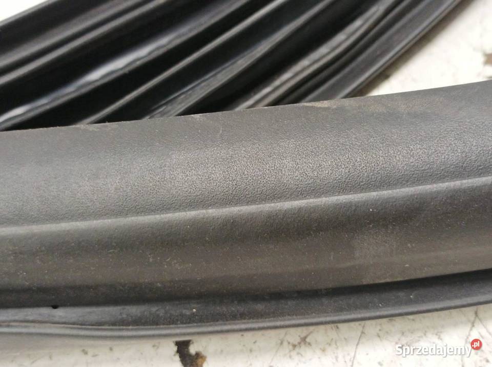 USZCZELKA DRZWI PRAWY LEWY TYŁ KPL WNĘKI Volvo osobowe sprzedam