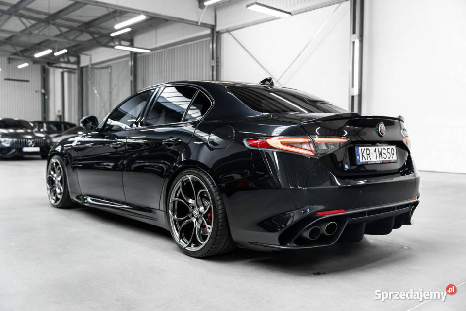 Alfa Romeo Giulia Quadrifoglio 29 V6 510 4/5 Węgrzce