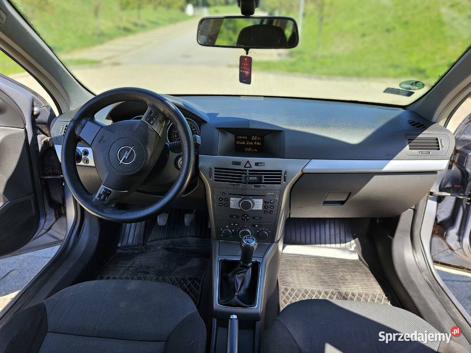 Opel Astra kombi przestronne i funkcjonalne auto nieuszkodzony