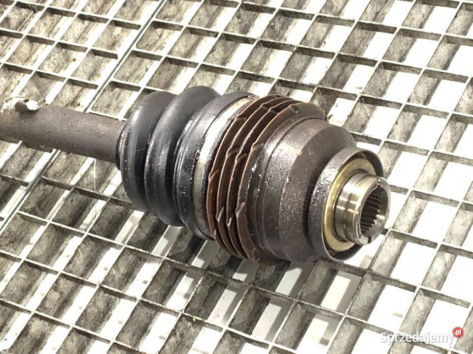 PÓŁOŚ PRAWY PRZÓD HYUNDAI TUCSON 20 113 PRZEGUB