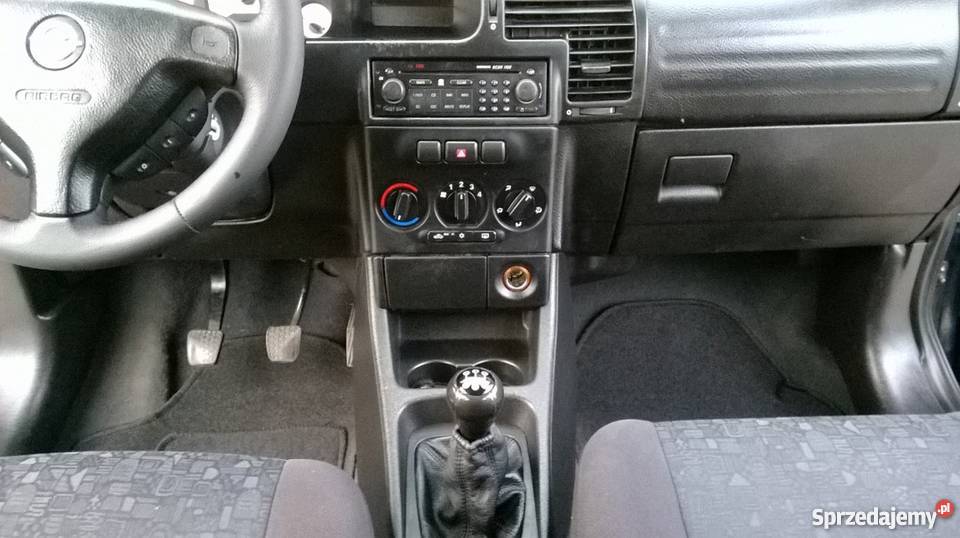 Opel Zafira 2002 r 20 Diesel granatowy mazowieckie