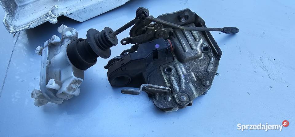 Zamek drzwi prawy przód mercedes w124 kombi Rok produkcji 1993 Centralne zamki wielkopolskie Zbąszyń