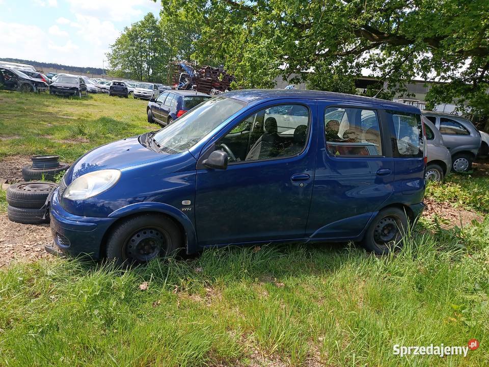 Toyota Yaris Verso 13 62 kW 2003 r dawca części osobowe Samochody na części Szklarka Myślniewska