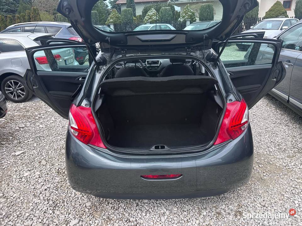 Peugeot 208 Salon Polska Niski Przebieg Ładna