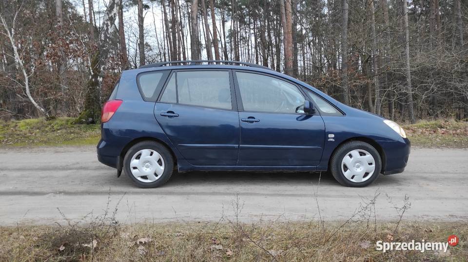 Toyota Corolla Verso 20 D D4D clima Rok produkcji 2004 Chodzież