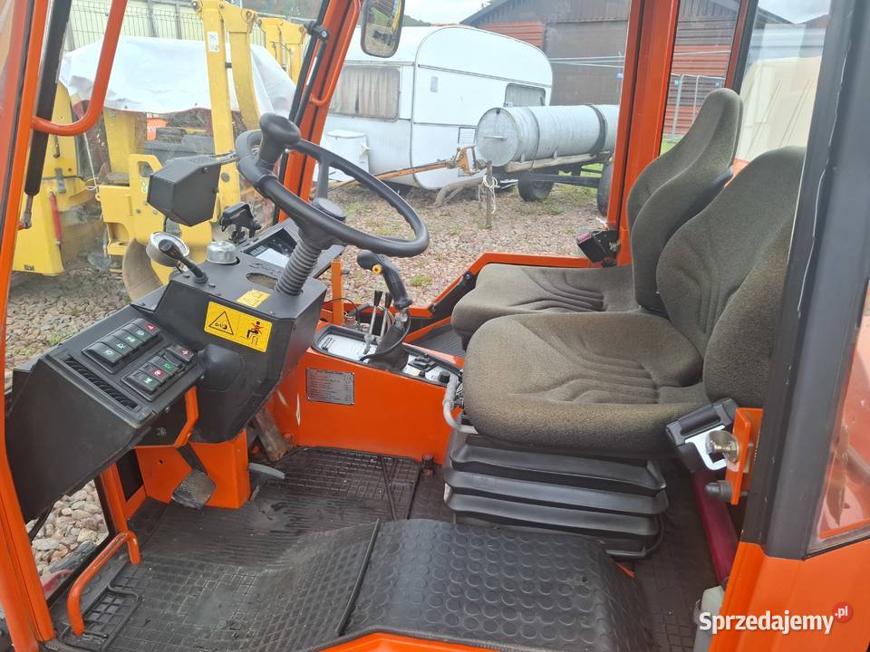 CIĄGNIK KOMUNALNY HOLDER C345