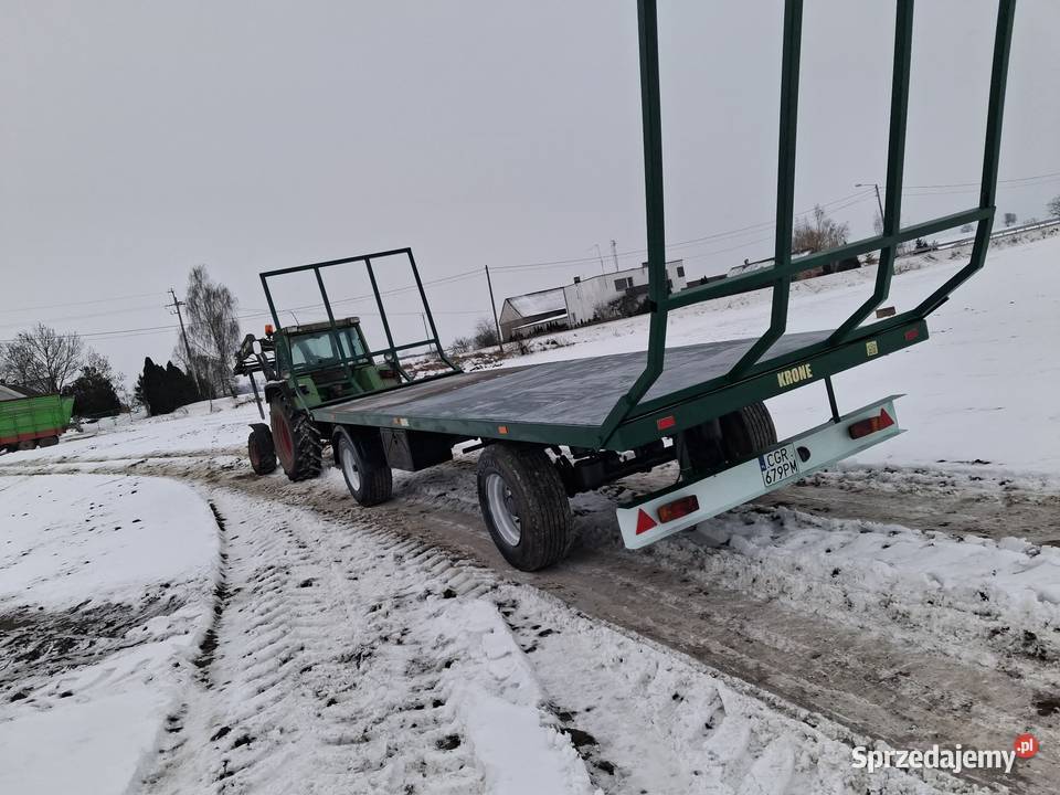 Przyczepa do slomy bel