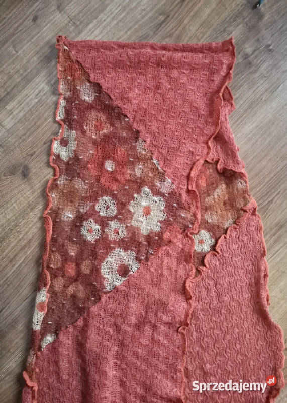 Szalik z kwiatkami i pom pomnikamiVINTEDOLX Niepołomice