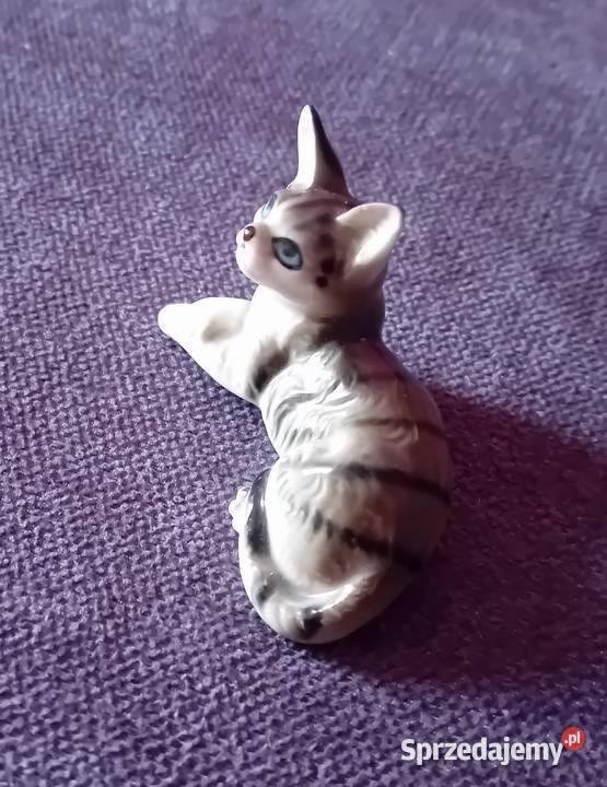 Figurka leżący kot porcelana kostna Japonia wielkopolskie Koźminek