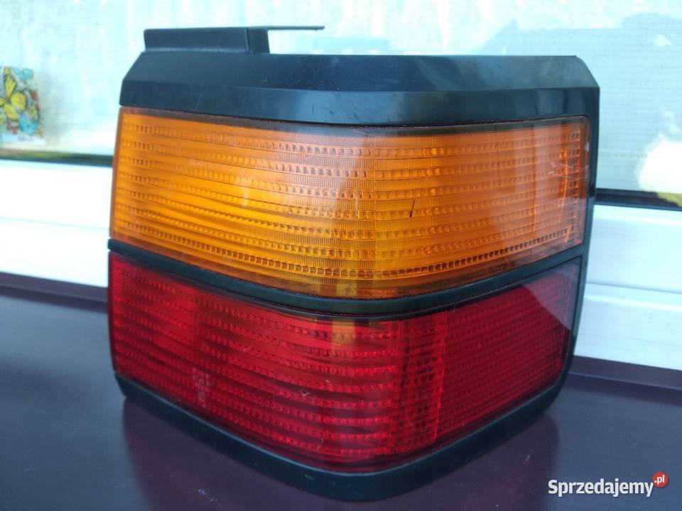 VW Passat B3 sedan lampa tył tylna prawa narożna osobowe Sieradz