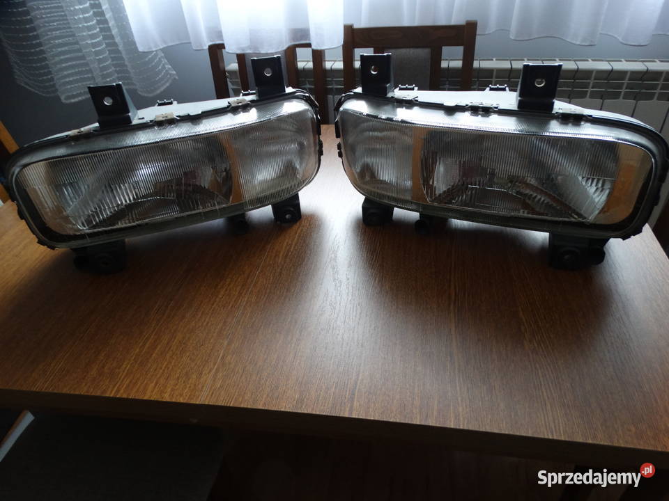 MERCEDES ATEGO REFLEKTORY LAMPY Przód Lampy przednie Dębowiec