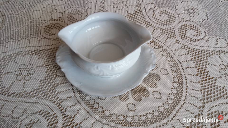 Sygnowana sosjerka z białej porcelany WAWEL