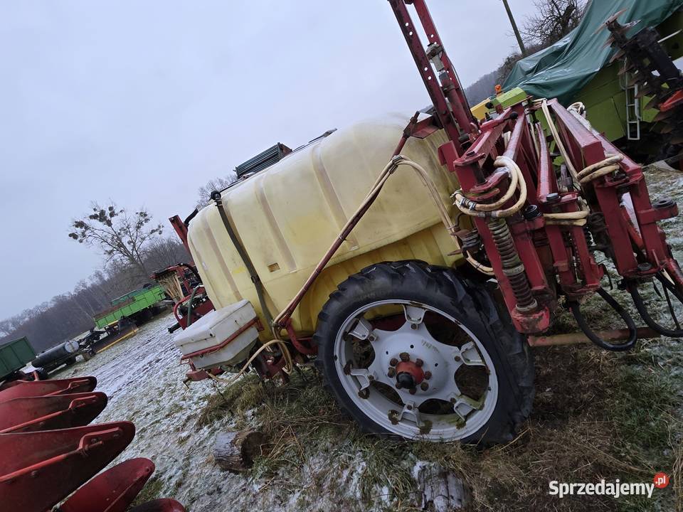 Opryskiwacz ciagany 2500l Pniewo