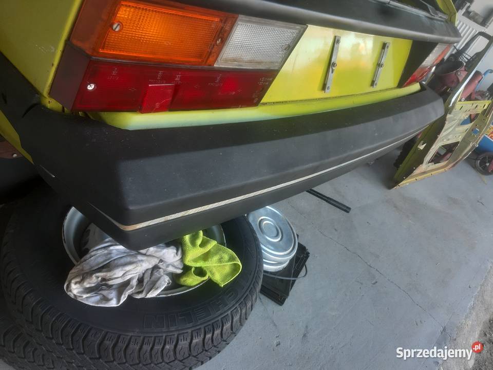 Piekny zderzak tyl polonez pierwsza seria 79