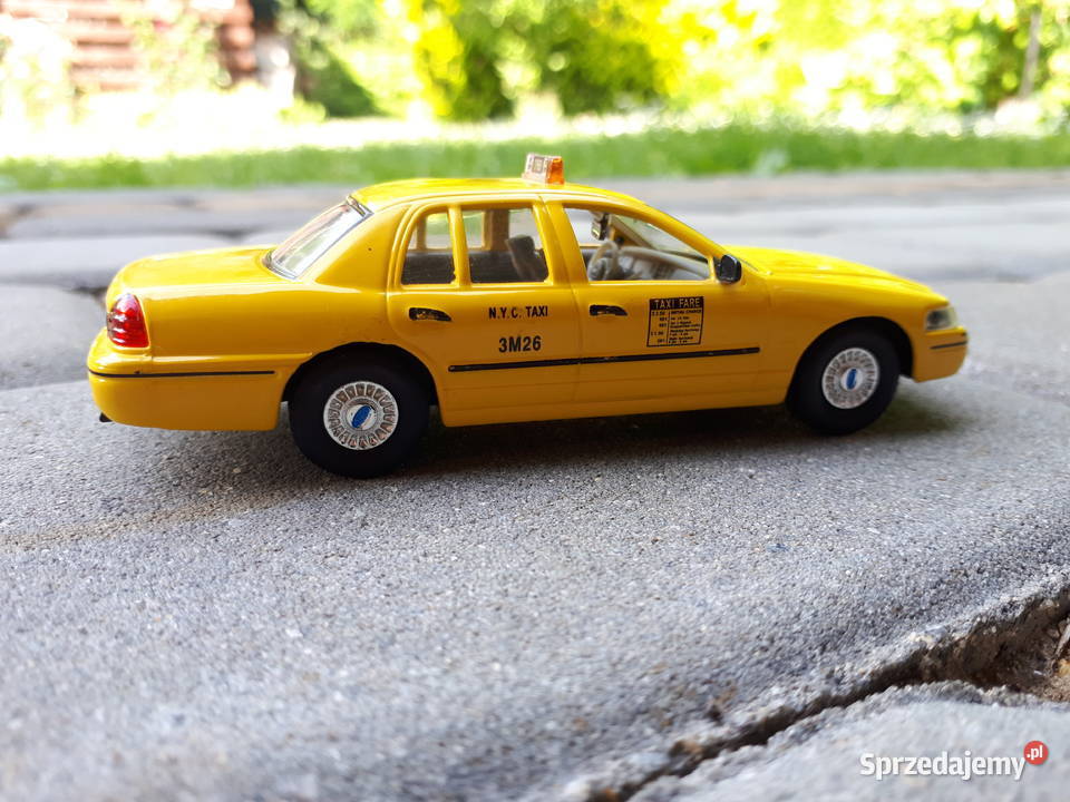 Ford Crown Victoria NYC Taxi 143 małe tablice podkarpackie Tywonia