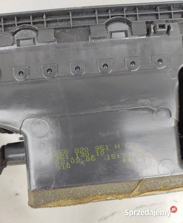 AUDI A4 B6 KRATKA NAWIEWU ŚRODKOWA ŚRODEK osobowe Pozostałe