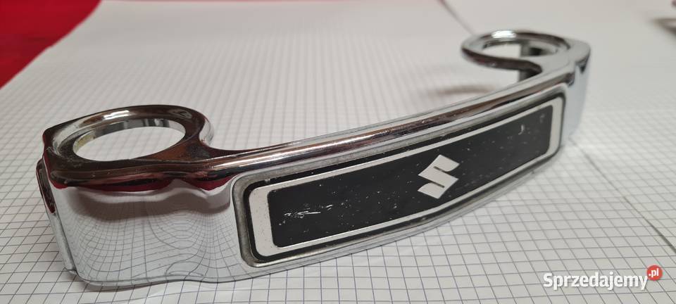 Suzuki Gn 125 osłonka śrub półki emblemat