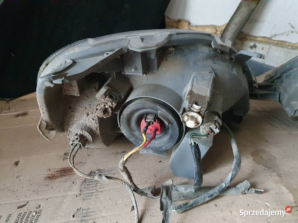 Reflektory lampy przód toyota Yaris p1 osobowe Braniewo