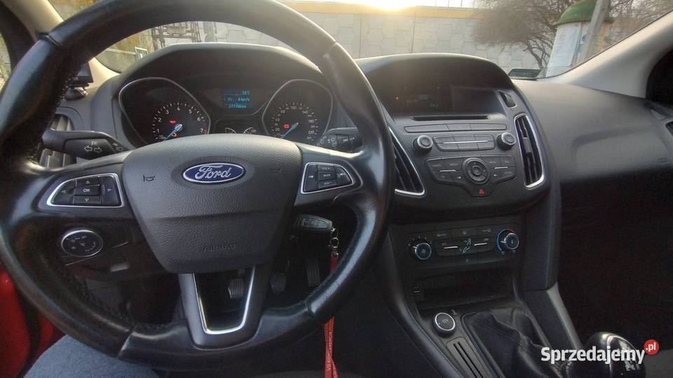 Ford Focus Mk3 kombi 16 benzyna 2018 105 manualna