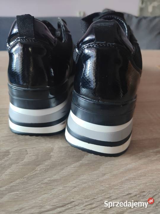Adidaski 37