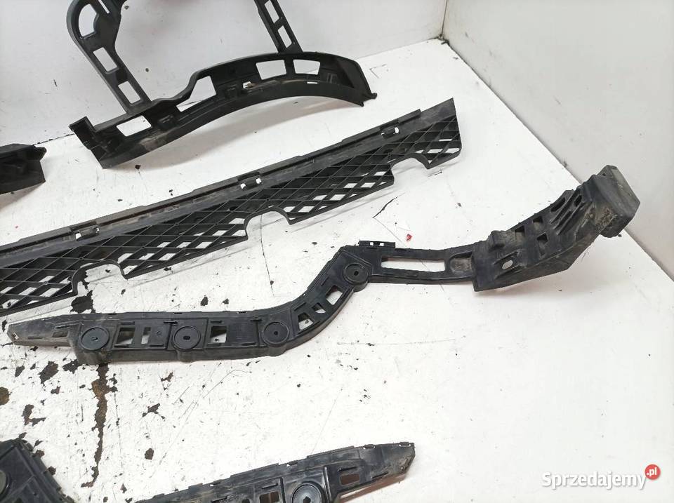 ŚLIZG ZDERZAKA TYŁ KOMBI 3AF807394 3QF807377 VW osobowe świętokrzyskie