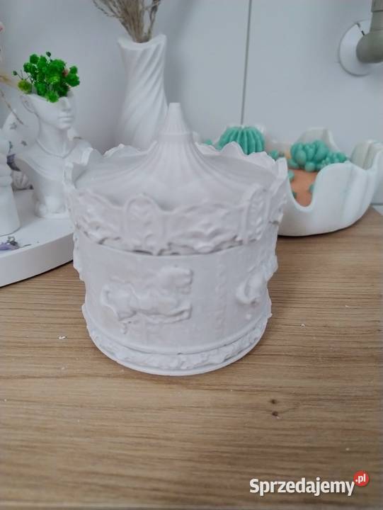 Pojemnik gipsowy na świecie Poronin