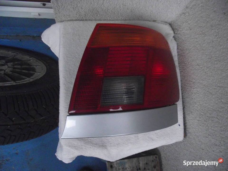 Audi A4 B5 sedan Lampa tylna prawa Wrocław sprzedam