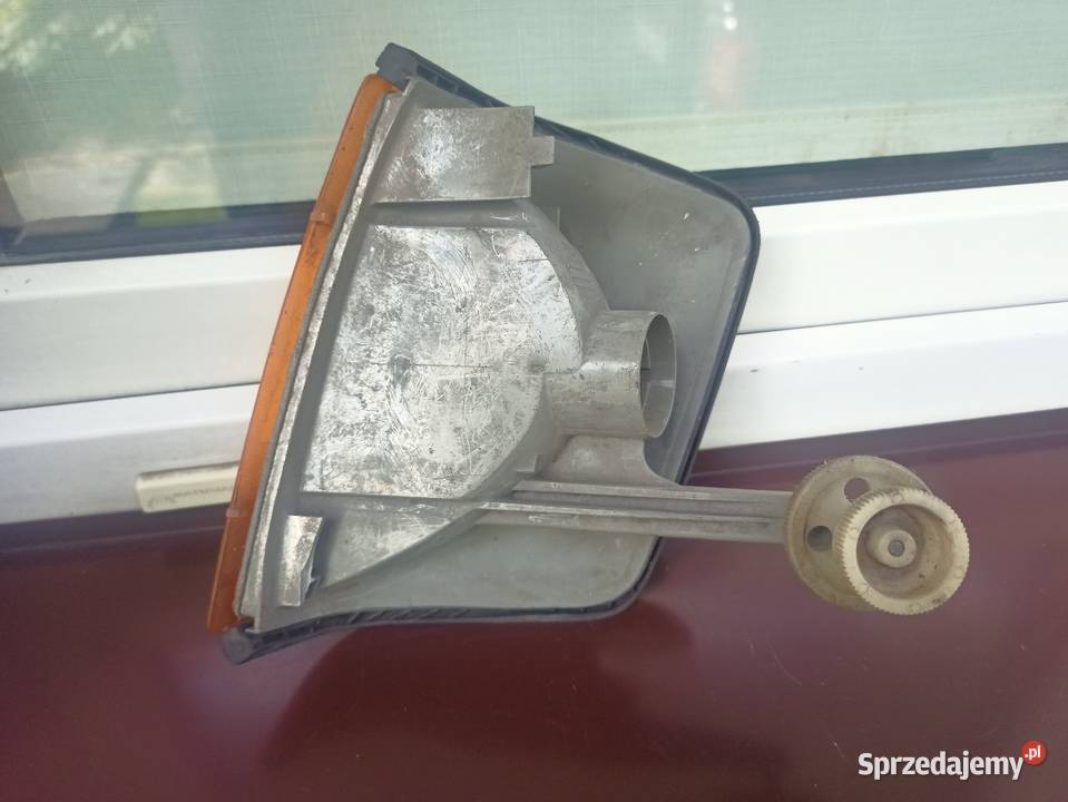 Mercedes 190 W201 kierunkowskaz kierunek prawy osobowe