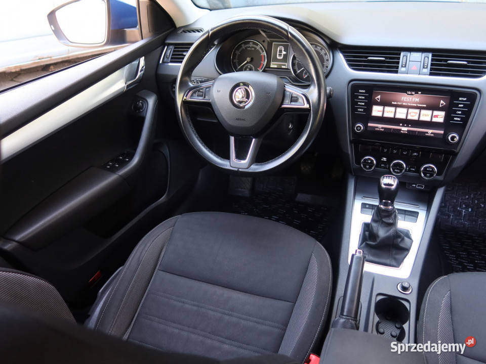 Skoda Octavia 10 TSI czujnik zmierzchu