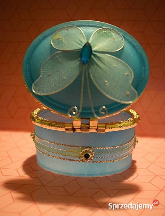 Szkatułka na biżuterię z masywnego szkła w kujawsko-pomorskie