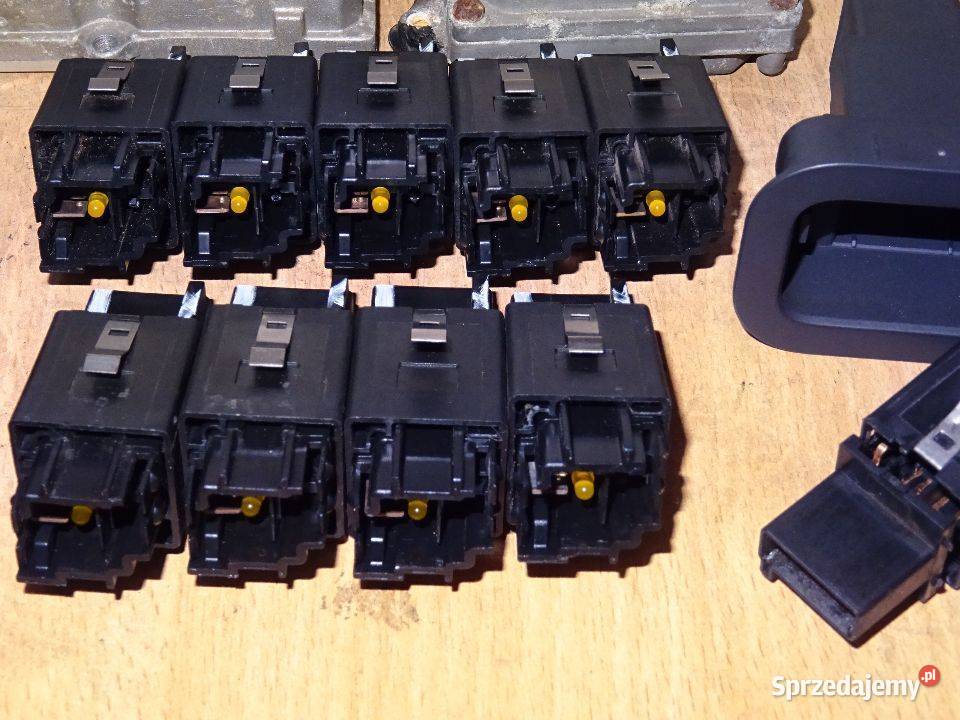 WŁĄCZNIK PRZYCISK KLAPY ELEKTRYCZNEJ OPEL VECTRA Parcice
