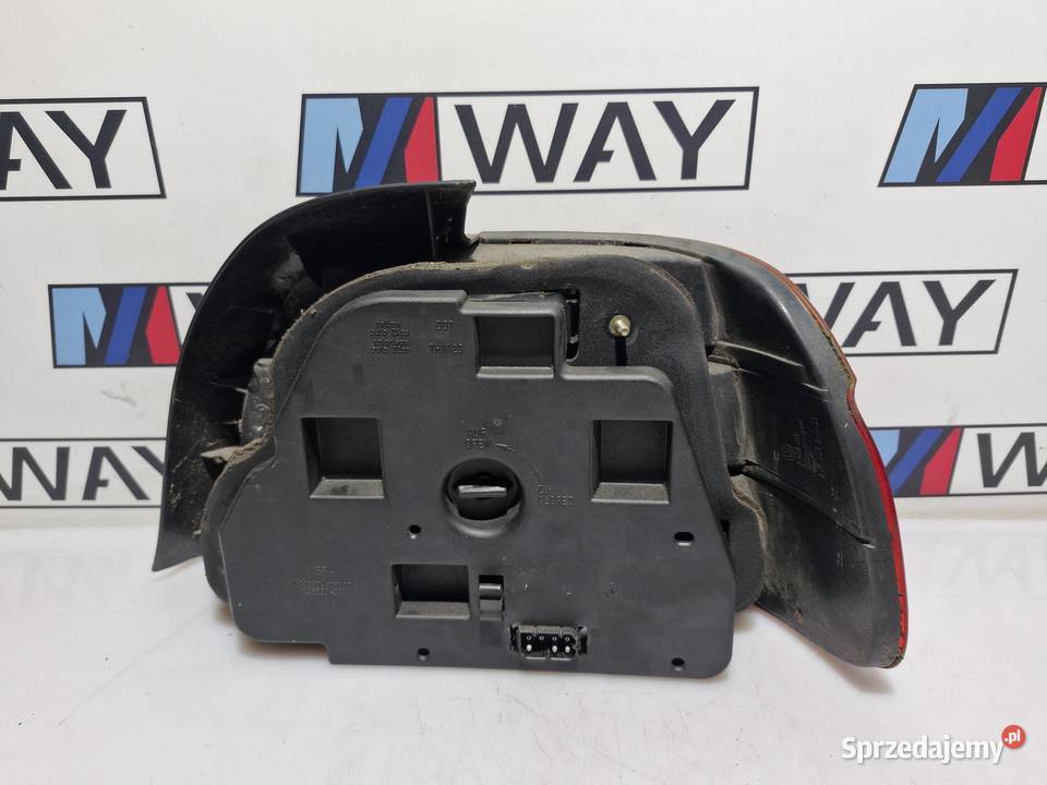 BMW E39 LAMPA LEWY TYŁ TYLNIA SEDAN 8358031 osobowe