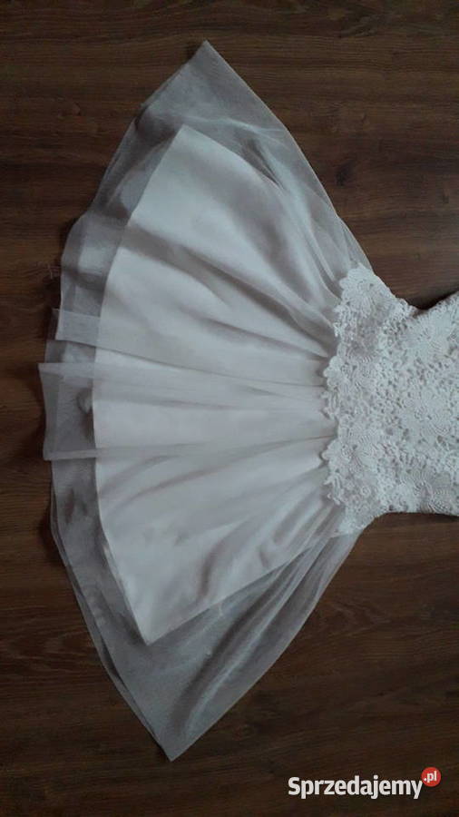 Sukienka biała r 134 Odzież