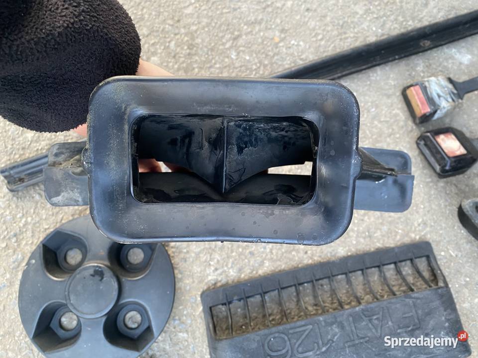 Elementy plastikowe Fiat 126p maluch osobowe Części montażowe Lubenia