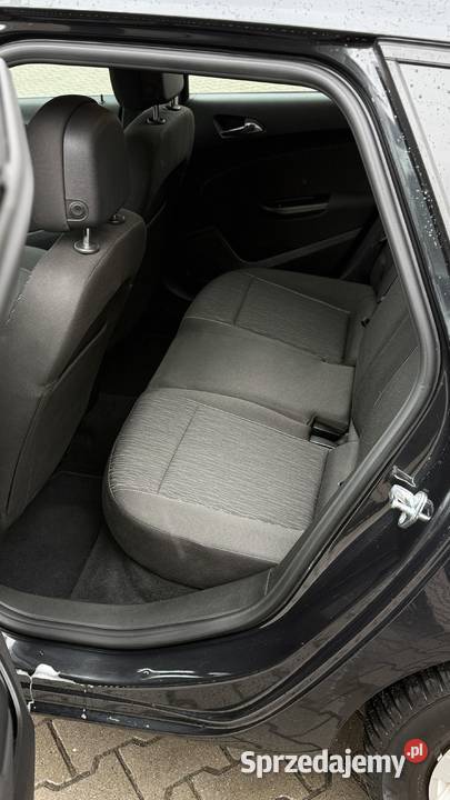 Opel Astra J Sports Tourer 16 CDTI 110 Webasto Rusko