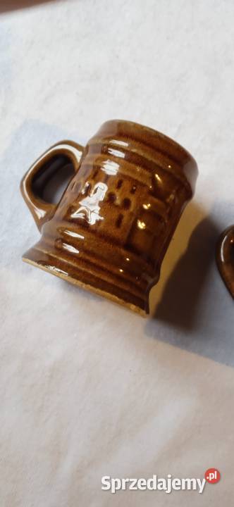 Dwa miniaturowe ceramiczne kufelki ozdobnePRL Porcelana i szkło wielkopolskie Koźminek