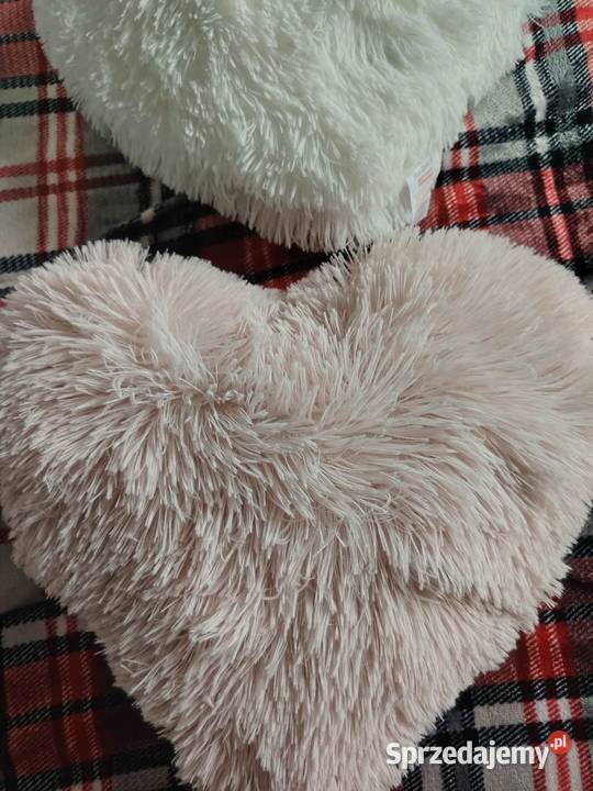 Poduszki włochate serduszka kwiatek Więcbork