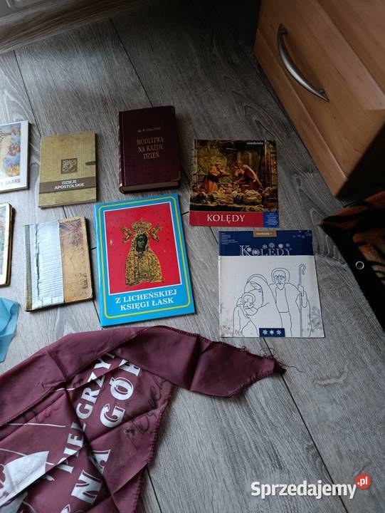 kolekcja dewocjonaliów w tym małych książeczek Poznań sprzedam