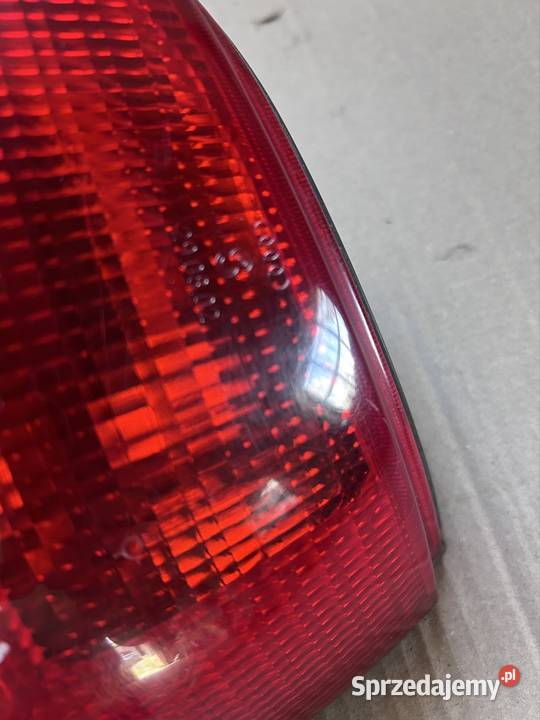 Lampa prawy tył Audi a4 b5 kombi 8d9945096 Motoryzacja kujawsko-pomorskie Grudziądz