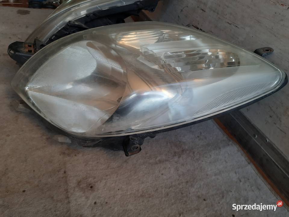 Lampa oryginał Toyota Yaris 2 Skokowa sprzedam