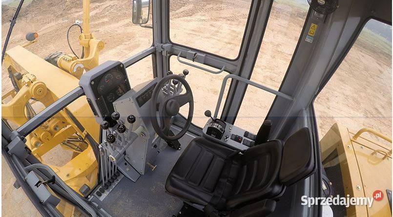 NOWA równiarka drogowa a CAT Caterpillar brand