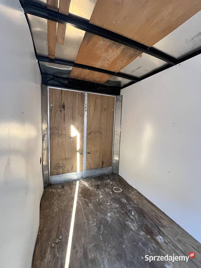 Przyczepka osobowa 750 lekka zabudowana Jasło