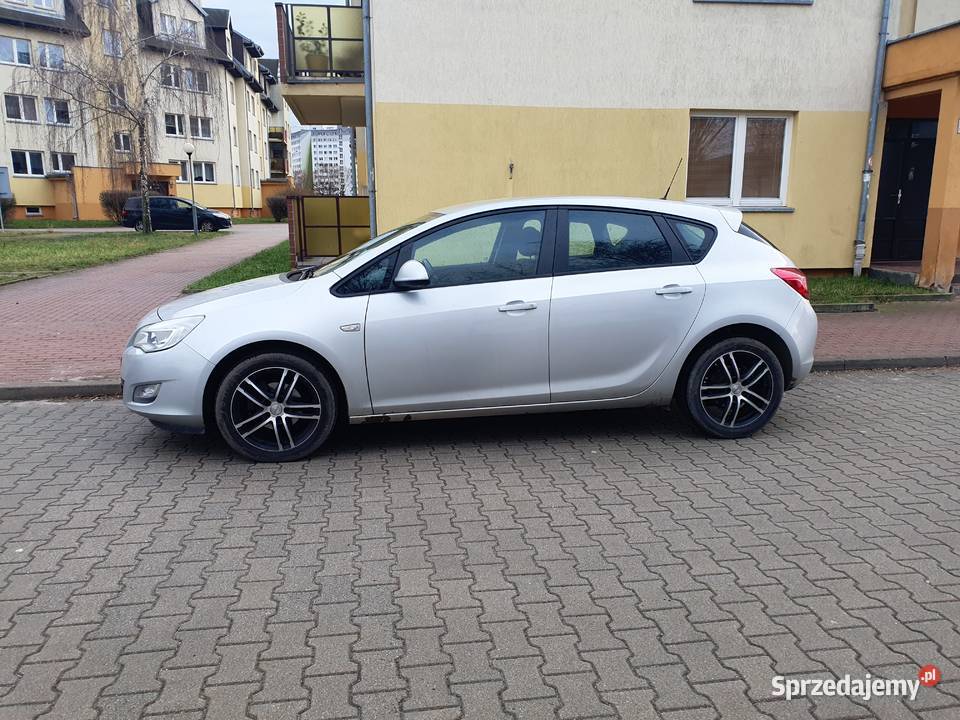 Opel Astra J z silnikiem 14T 120 5d uszkodzony 169000km sprzedam