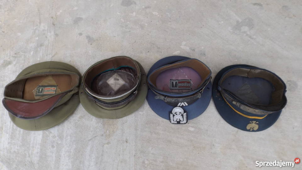 Stare czapki wojskowe 4