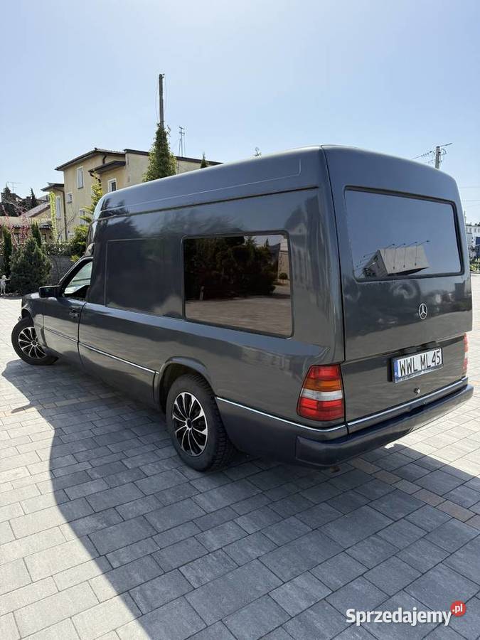 Samochód pogrzebowy Mercedes Benz 230E Wołomin